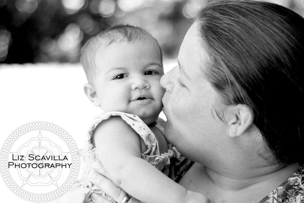 black-and-white-fathers-day-photo-liz-scavilla-photography-nantucket-daytona-port-orange