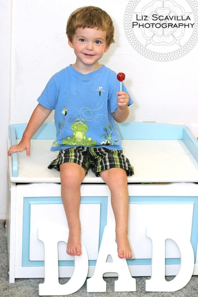 son-lollipop-blue-toys-chest-fathers-day-photo-liz-scavilla-photography-nantucket-daytona-port-orange
