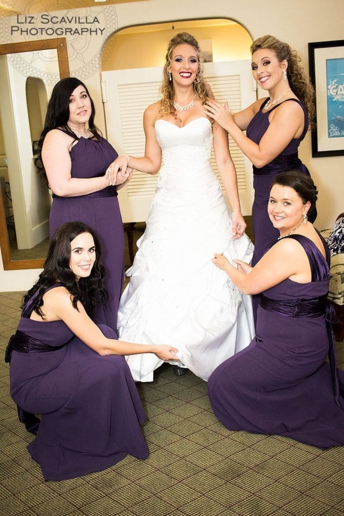bride-bridesmaids-getting-ready