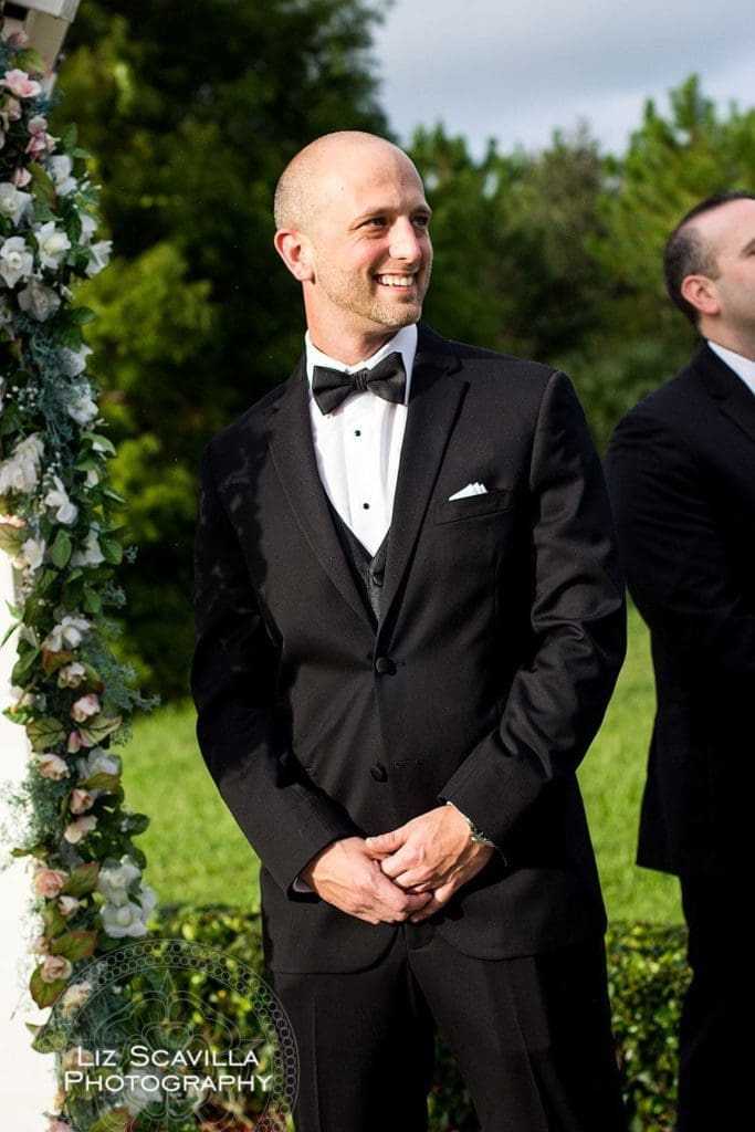 groom-sees-bride-first-time