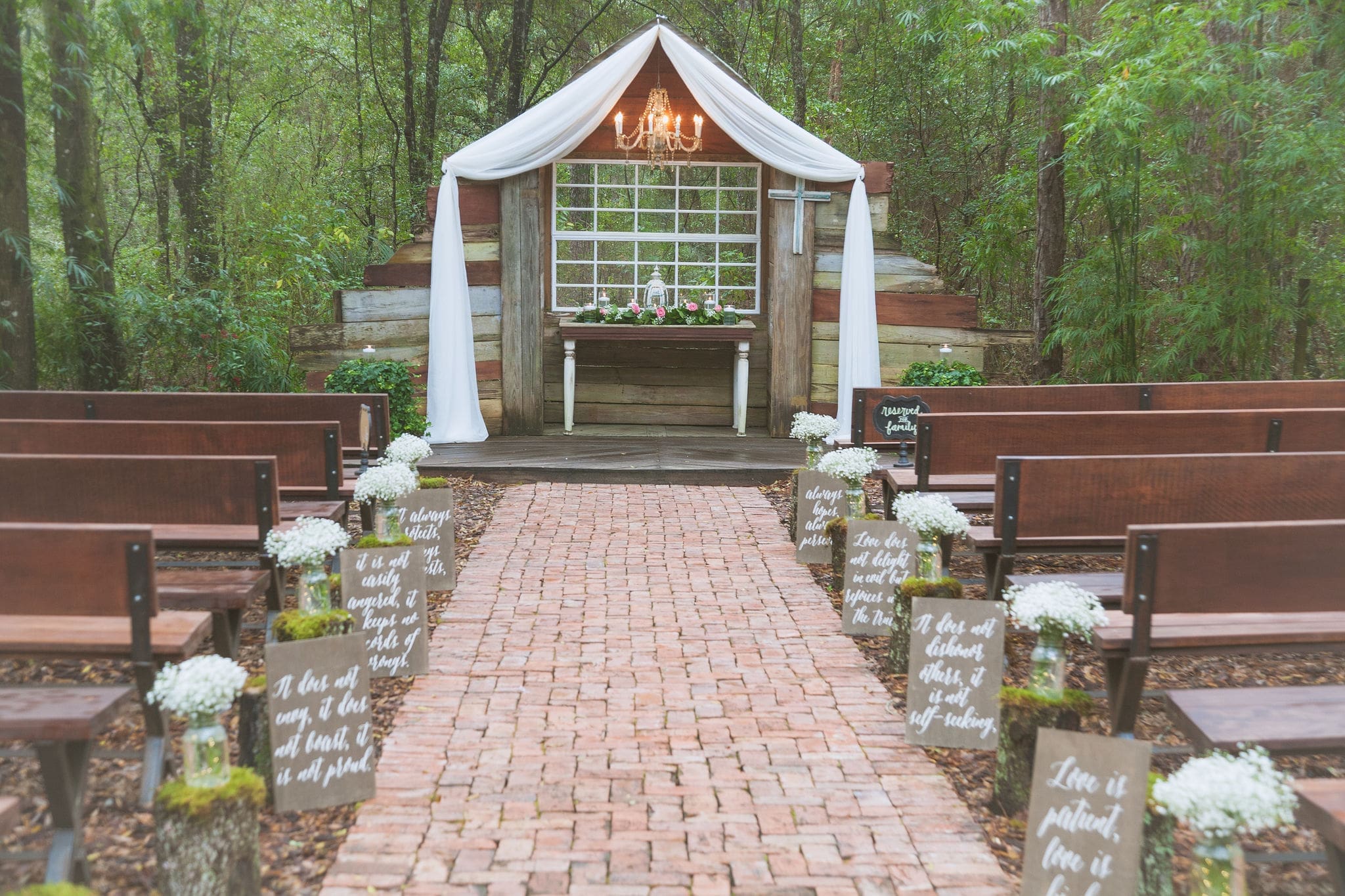 The beautiful outdoor ceremony site at Bridle Oaks.