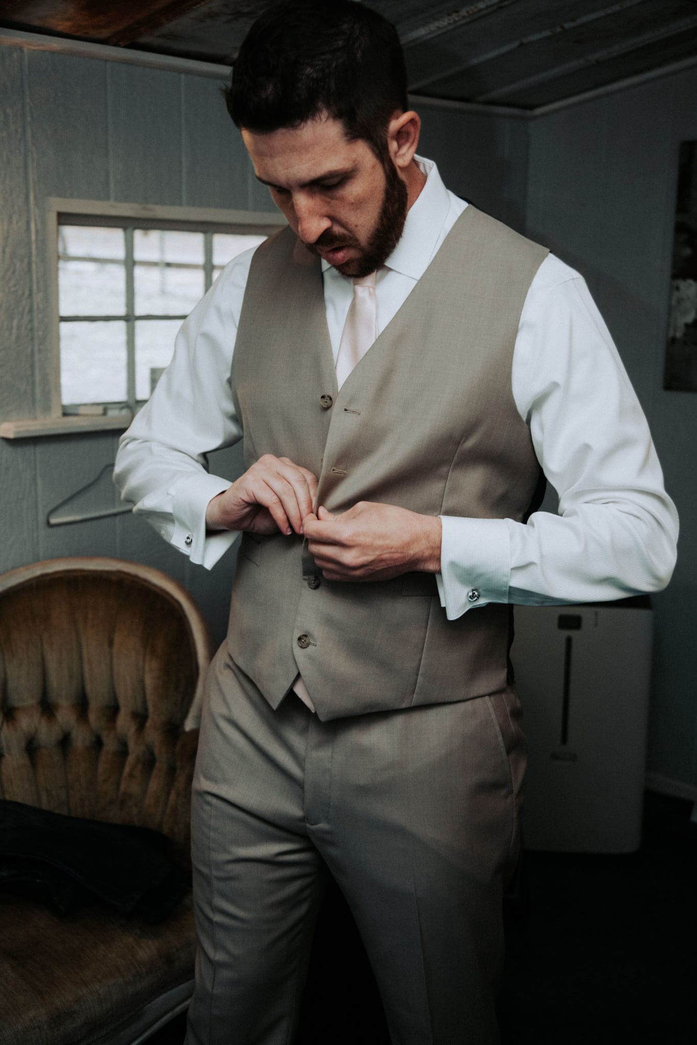 A shot of the groom getting ready at Bridle Oaks.