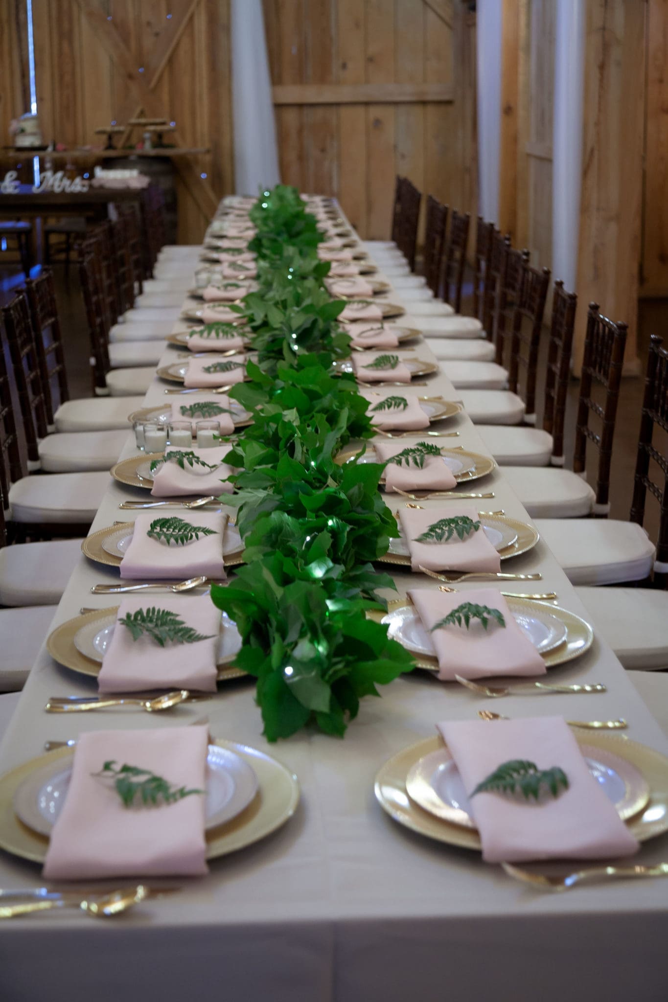 Beautiful tablescape at Bridle Oaks for the wedding.